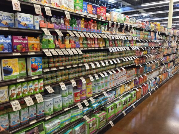 From purees to baby led weaning, these 10 resources are must-reads before starting solid foods with your baby.