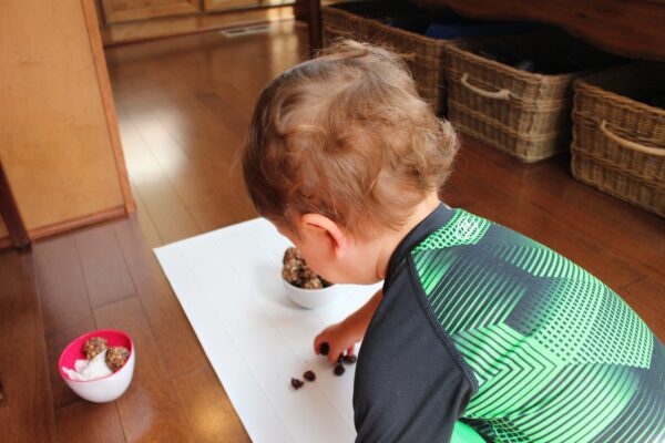 IMG_0752 - Mom to Mom Nutrition Whether you need an afternoon pick-me-up or a bite-sized dessert, these dark chocolate cherry no-bake bites are sure to satisfy any sweet tooth.