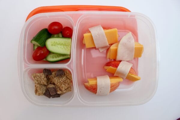 While sandwiches are the easiest lunch option, if your child won't eat them, you need options. Here are 4 healthy non-sandwich school lunch ideas! 