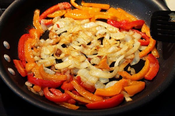 Philly Cheesesteak Flatbread is a healthier spin on the traditional Philly Cheesesteak Sandwich. Loaded with veggies and plated on a flatbread, you’re family will come back for seconds!