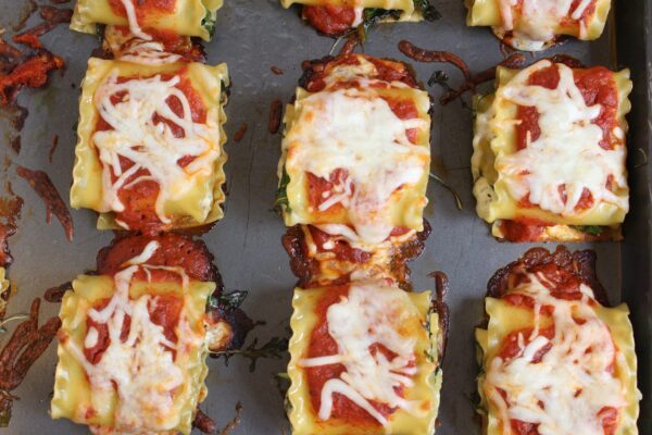 Spinach and Arugula Lasagna Roll-Ups sound fancy, but they are far from it! Filled with leafy greens, cheese and marinara sauce, this is one meal the whole family is sure to enjoy! #pastafits #ad