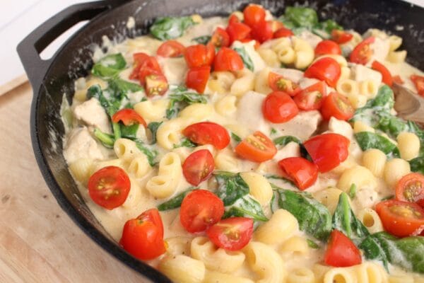 IMG_2021 - Mom to Mom Nutrition Skillet Chicken, Macaroni and Cheese is made with a homemade cheese sauce, seasoned chicken, and fresh veggies. It’s a one-pot pasta your family is sure to devour!