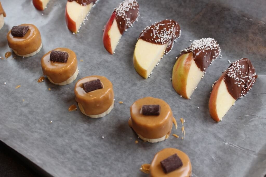 Kid-friendly dipped fruit makes a simple snack or sweet treat. Choose your favorite fruit and dip such as yogurt, peanut butter, or chocolate, and be sure to get your kids involved in the dipping assembly line!