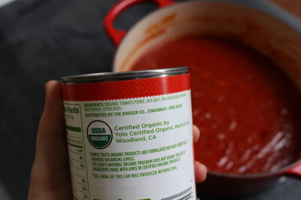 Make the most of must-have pantry foods and create this simple 10-minute tomato sauce!
