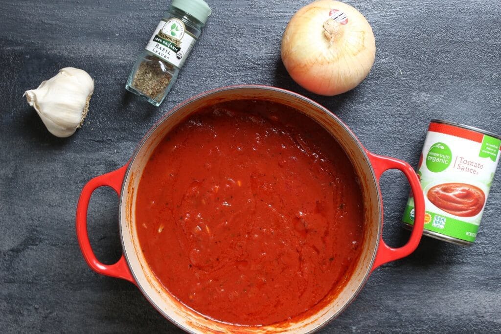 Make the most of must-have pantry foods and create this simple 10-minute tomato sauce!