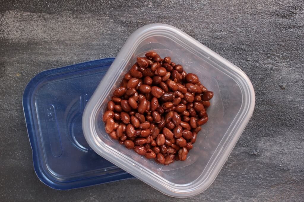 All it takes is a little planning and about an hour of your time to make weekly food prep a reality and healthy eating the outcome. Here is a list of healthy foods you’ll routinely find in my grocery cart and prepped on the weekend for a healthy week ahead!