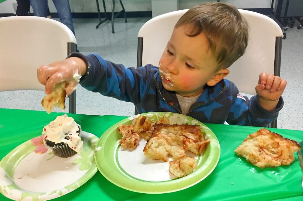 Fig, Prosciutto, and Arugula Pizza is simple yet gourmet! Wow your family on pizza night with this delicious and unique flavor combination. 