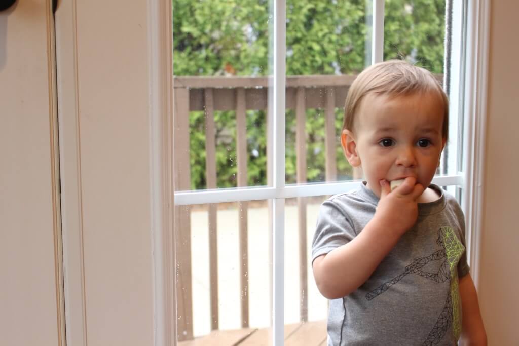 IMG_2878 - Mom to Mom Nutrition Banana breakfast bars make a quick and easy breakfast or afternoon snack and are baked to perfection with simple ingredients like yogurt, oats, and bananas.