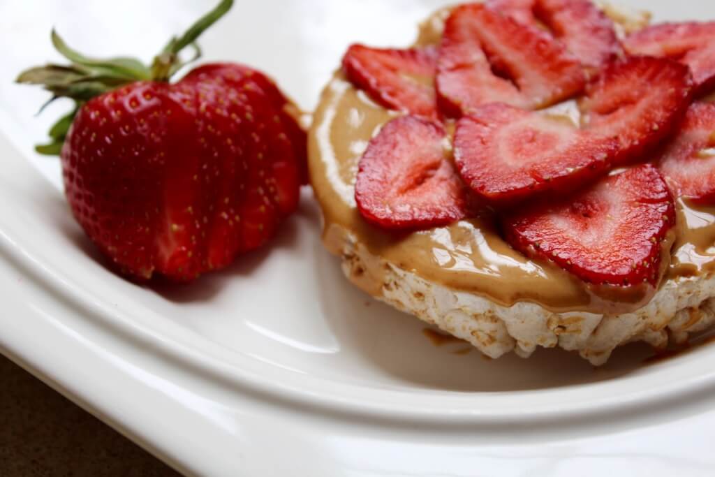 These 5 snacks are packed with powerful nutrients to keep busy moms energized all day long! 