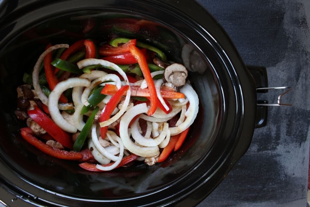 IMG_2970 - Mom to Mom Nutrition Tender steak and sweet bell peppers come together for one simple weeknight meal with these slow cooker steak fajitas!
