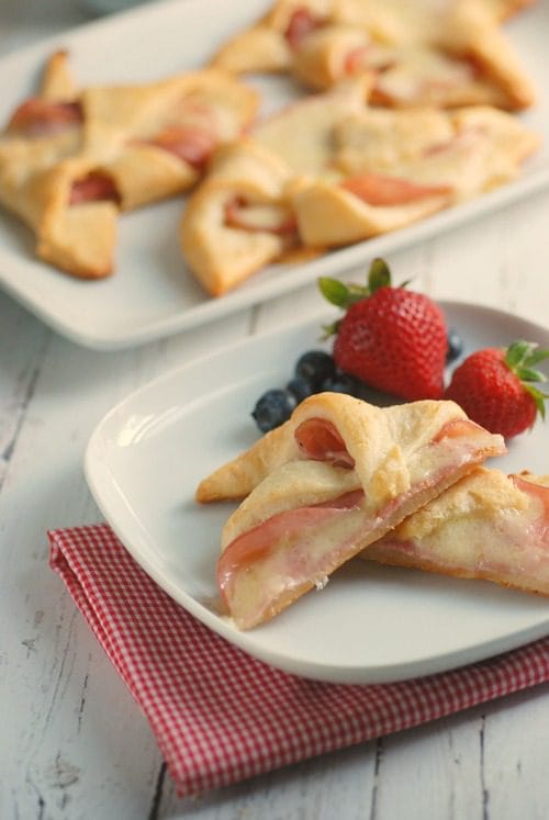 With just 3-ingredients, flaky Ham and Cheese Pinwheels are a no-fuss meal or snack the whole family can help make! 