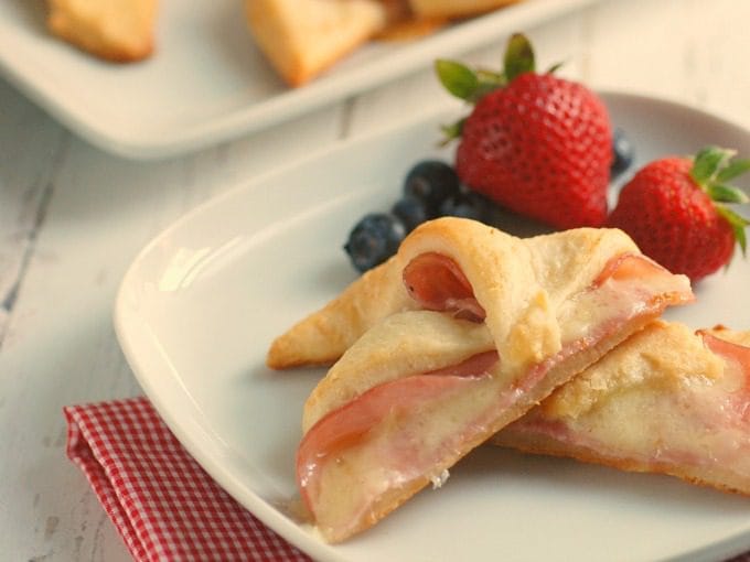 With just 3-ingredients, flaky Ham and Cheese Pinwheels are a no-fuss meal or snack the whole family can help make! 