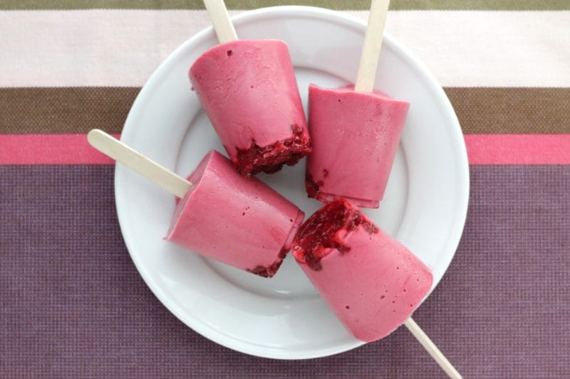 Quick+and+easy+Raspberry+Cheesecake+Freezer+Pops