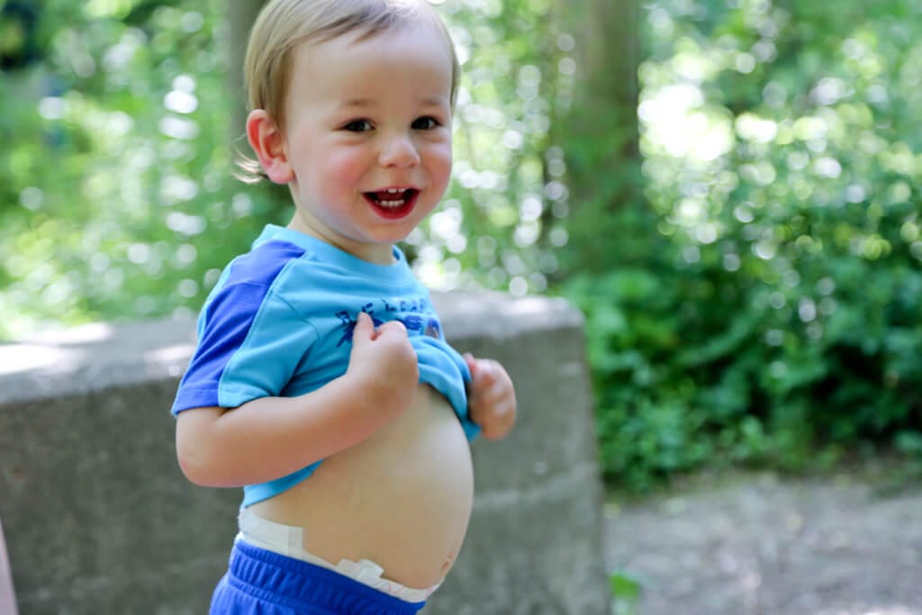 Anthony sharing his own Bumpdate. He proudly shows his belly when we talk about the baby! 