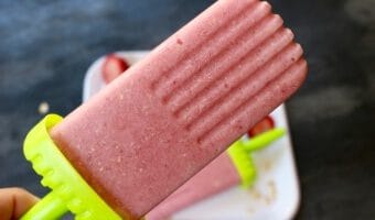 Strawberry oatmeal popsicles taste just like eating strawberry oatmeal, but frozen on a stick for a yummy treat!
