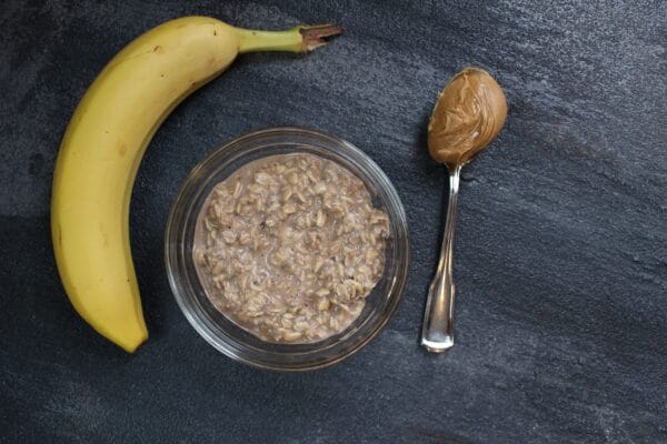 A 5-ingredient recipe for chocolate protein overnight oats makes one healthy, protein-packed recipe for breakfast or snacking! 