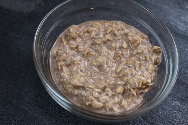 A 5-ingredient recipe for chocolate protein overnight oats makes one healthy, protein-packed recipe for breakfast or snacking! 