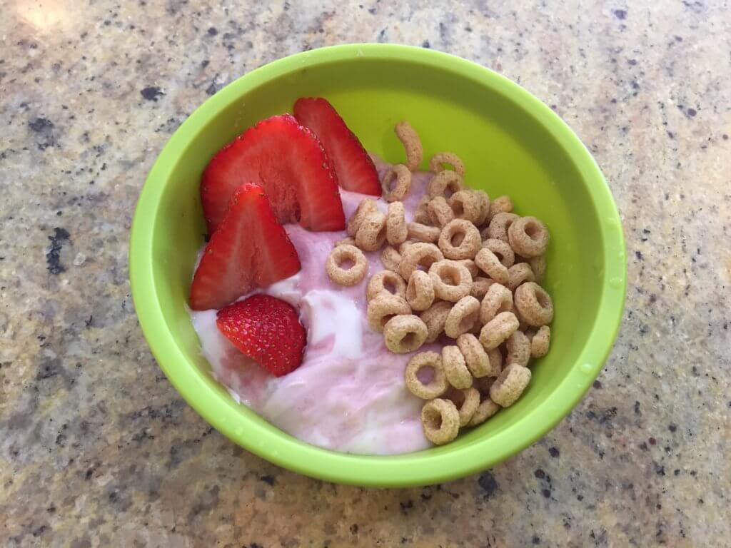 When it comes to choosing a healthy breakfast cereal, keep these simple tips top of mind when navigating the cereal aisle at the grocery store. 