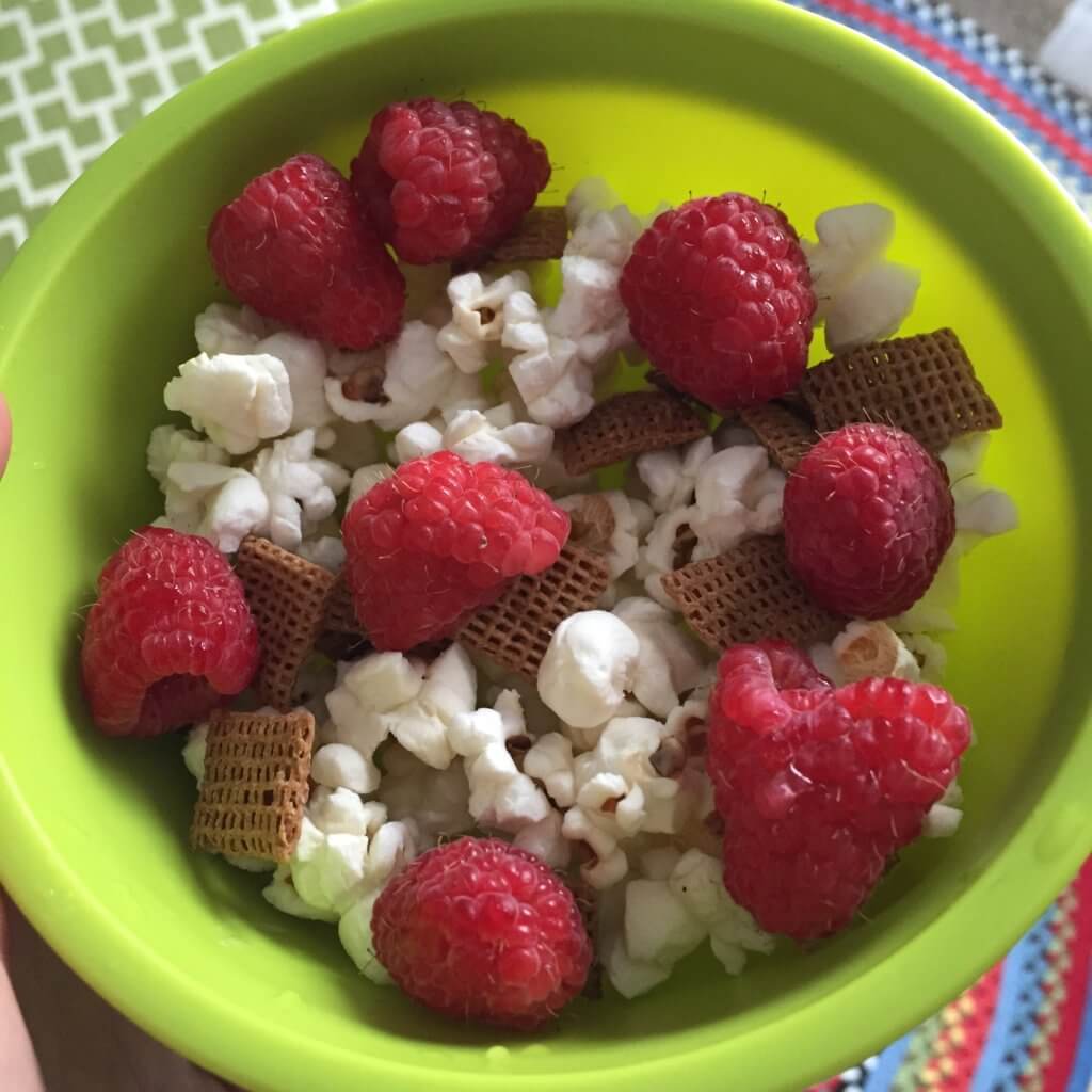 When it comes to choosing a healthy breakfast cereal, keep these simple tips top of mind when navigating the cereal aisle at the grocery store. 