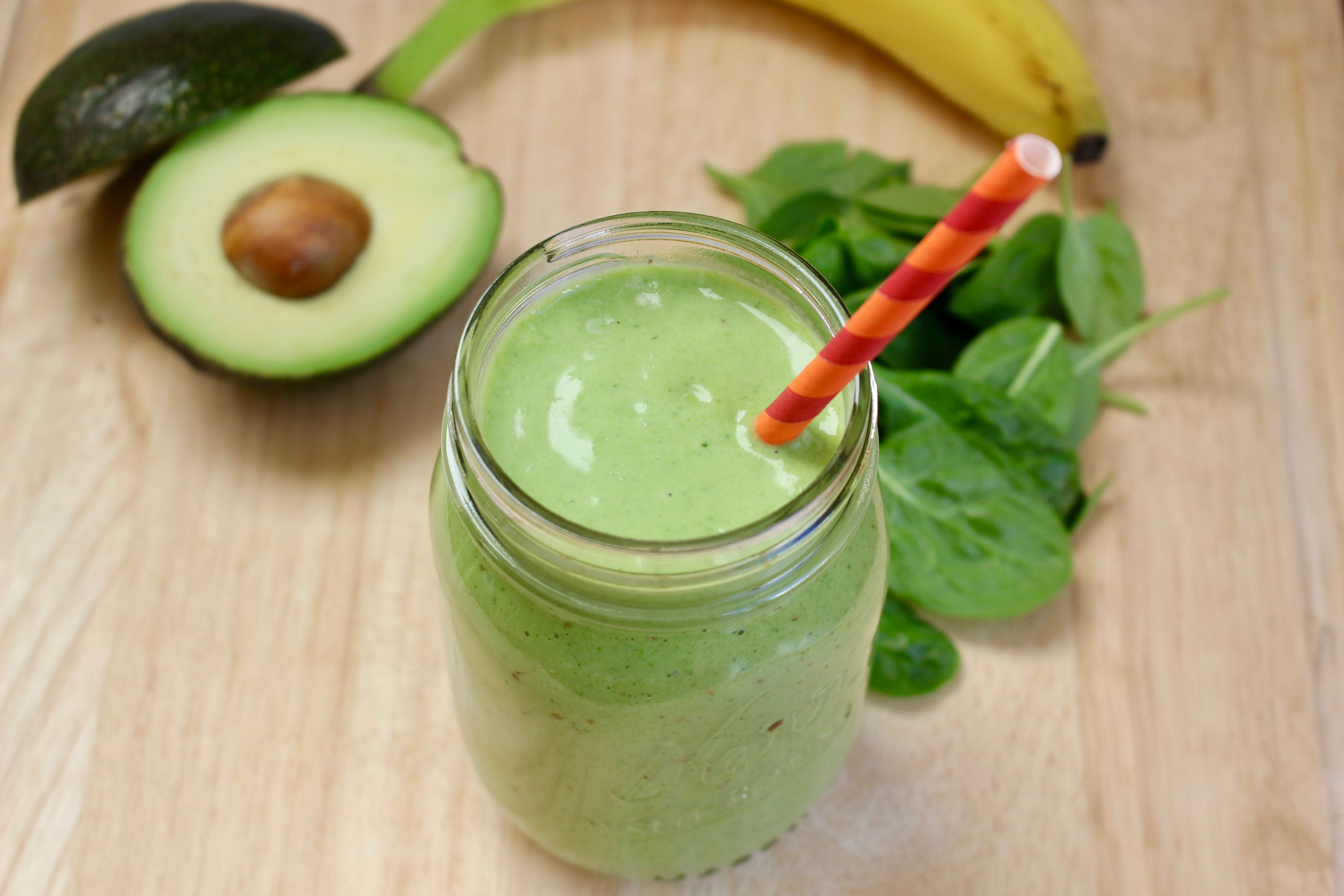 The Best Healthy Green Smoothie - Mom to Mom Nutrition