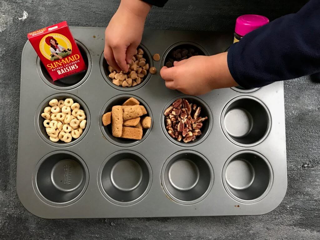 Caramel apple pops are an easy and delicious way to eat a traditional caramel apple. Get the kids involved in topping their own with dried cereal, chocolate chips, or extra caramel sauce!