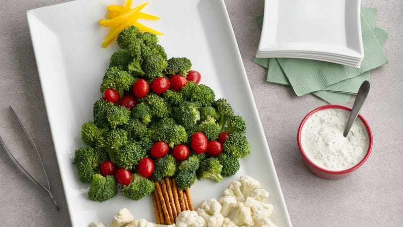 Holiday veggie trays are designed for Thanksgiving and Christmas celebrations. Both healthy and fresh, vegetable trays are perfect for any holiday party!