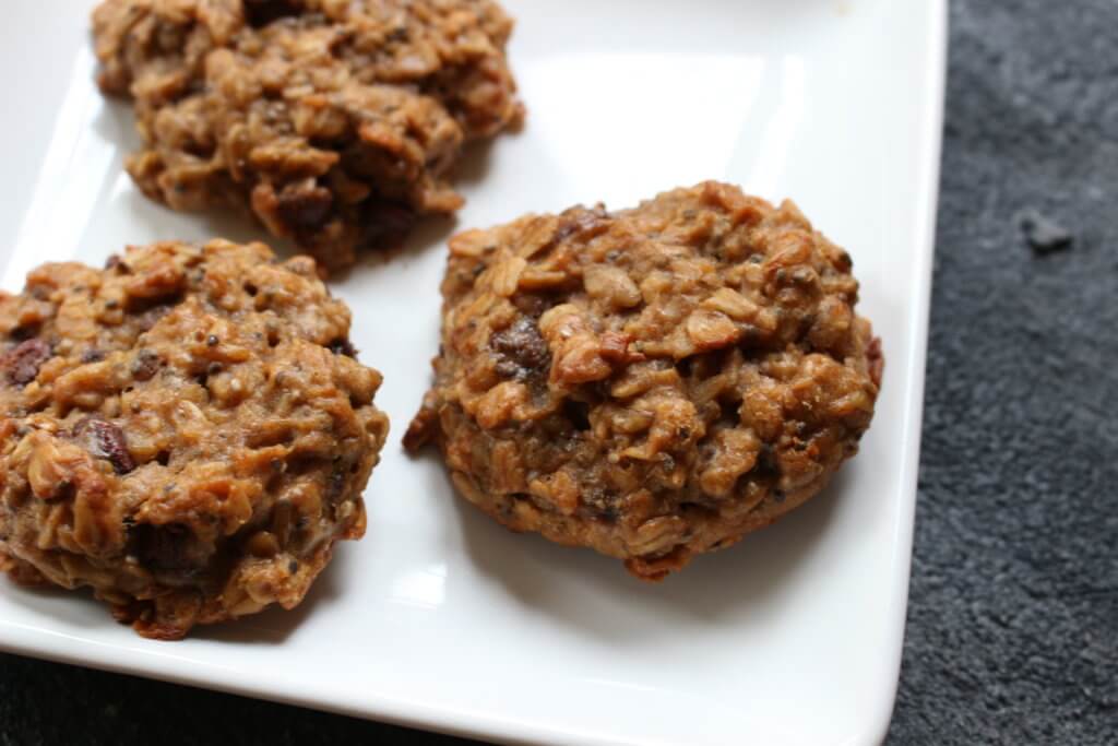 IMG_3406 - Mom to Mom Nutrition Banana oatmeal cookies make a perfect breakfast on-the-go or after school snack, and are the perfect way to use ripe bananas!