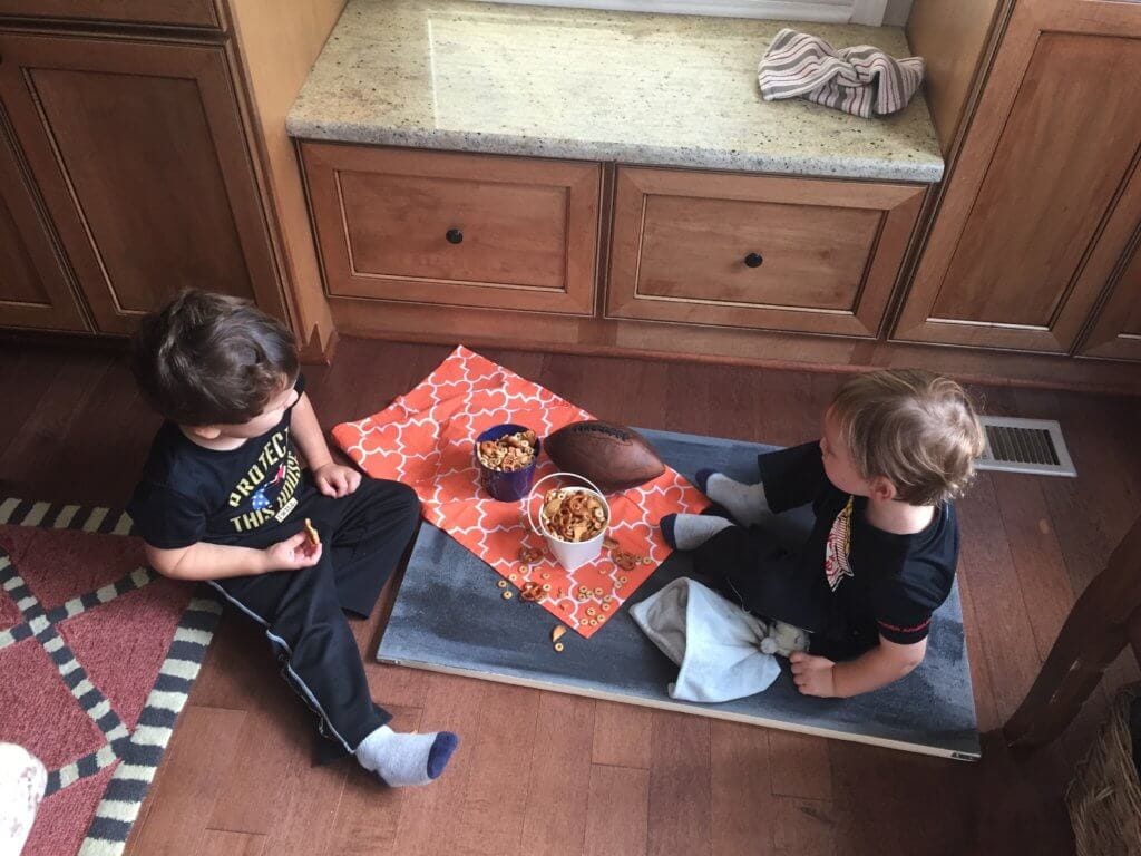 IMG_7596 - Mom to Mom Nutrition Having your toddler assist you in the kitchen helps to teach the importance of healthy eating. Here are 8 simple ways toddlers can help in the kitchen.