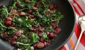 Kale grape skillet is a heart-healthy side dish made with fresh kale leaves and a simple, nutritious, 100% Welch’s Grape Juice sauce.