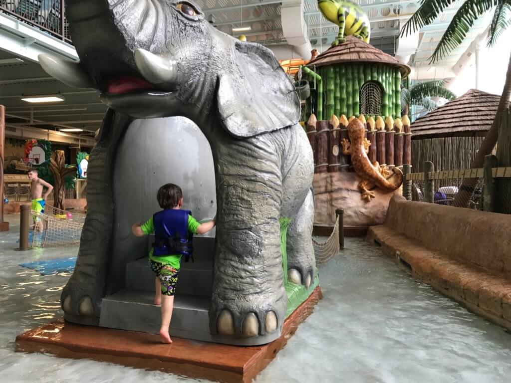 Planning your family's next vacation to an indoor waterpark? Here are some tips that have helped make travel to a waterpark with toddlers that much easier, and enjoyable! 