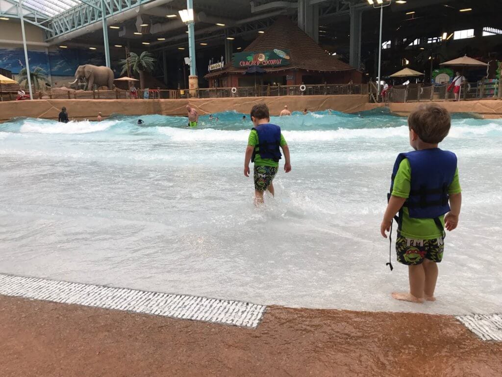 Planning your family's next vacation to an indoor waterpark? Here are some tips that have helped make travel to a waterpark with toddlers that much easier, and enjoyable! 