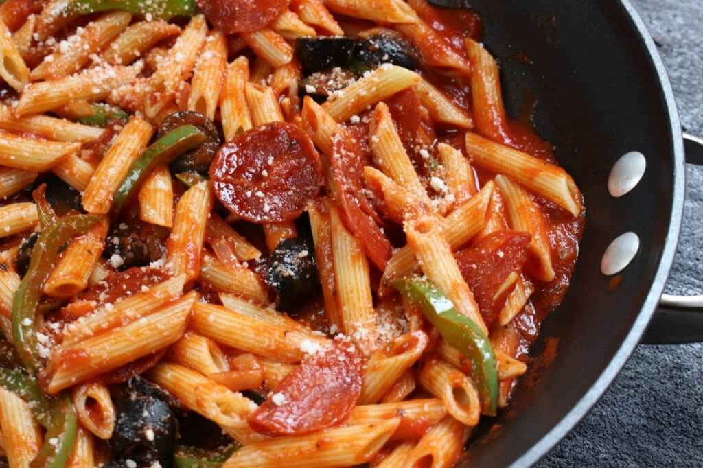 There's more than one way to use a jar of pasta sauce! Get dinner on the table in no-time with one delicious store-bought shortcut: jarred pasta sauce. 