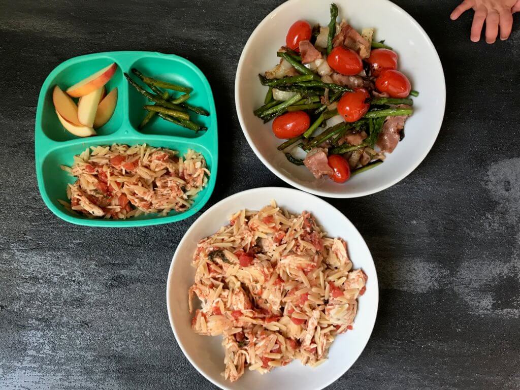 Need an easy, fix-it and forget-it dinner recipe? This slow cooker pizza chicken has all the flavors of pizza without the fuss of making pizza crust!