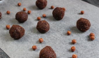 No-Bake Brownie Batter Bites taste just as chewy and chocolatey as brownies, but without all the stirring, baking, and waiting!