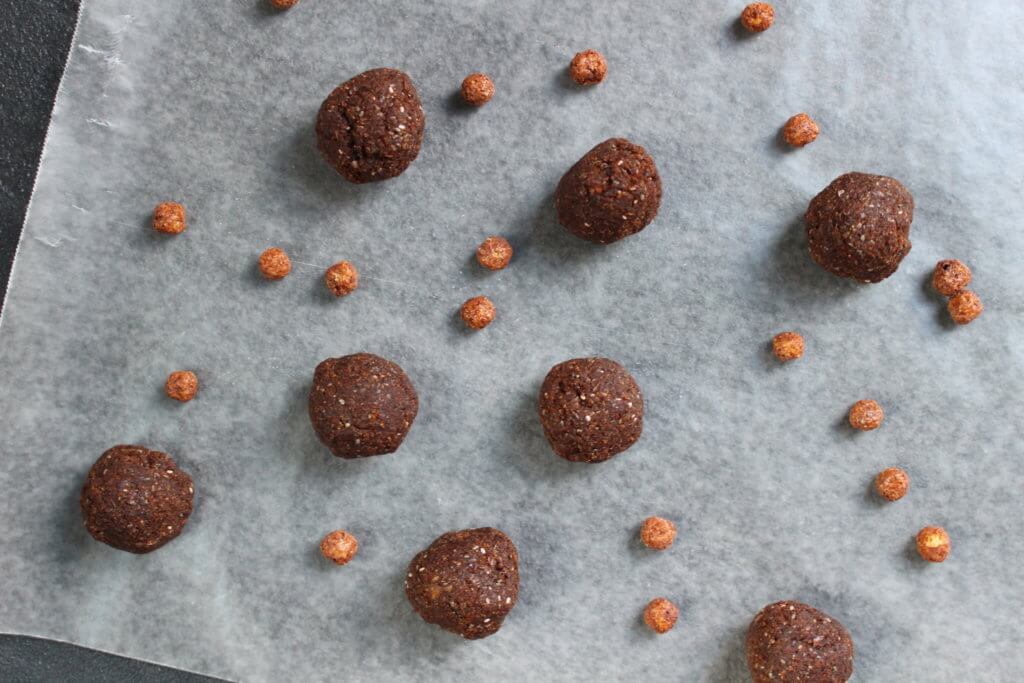 No-Bake Brownie Batter Bites taste just as chewy and chocolatey as brownies, but without all the stirring, baking, and waiting!