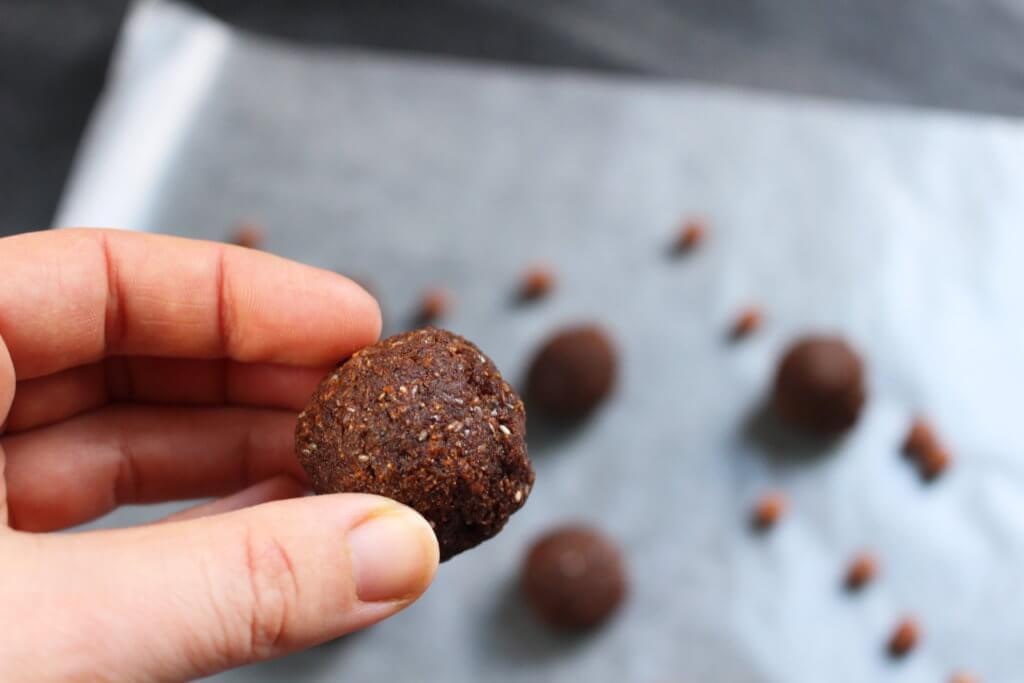 No-Bake Brownie Batter Bites taste just as chewy and chocolatey as brownies, but without all the stirring, baking, and waiting!