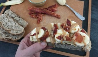 This Elvis Hummus Breakfast Toast has all of the ingredients the king of rock n’ roll would love, plus a few extra healthy ingredients you can’t pass up.