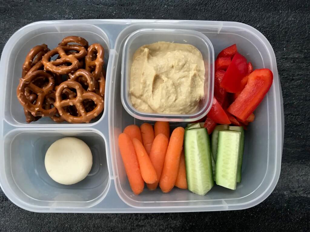 Print this FREE school lunch cheat sheet or save to your school lunch Pinterest board for a quick reference as to what and how much your child should be eating during the school day!&nbsp;