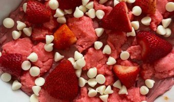 Easy Strawberry Cheesecake Bars are a semi-homemade sweet treat for all ages! A few store-bought ingredients and no cheesecake setting and baking involved.