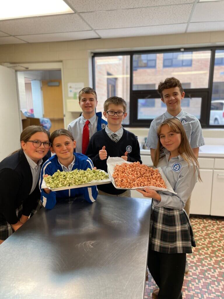 IMG_8964 - Mom to Mom Nutrition Red and green Christmas Caramel Corn is festive, sweet, and super easy to make with the help of your microwave. No corn syrup needed with a maple syrup swap.