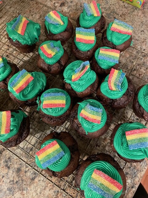 These easy St. Patrick’s Day cupcakes with green frosting and rainbow candy are a fun and festive dessert kids will love. Perfect for parties, classrooms, or baking with kids.